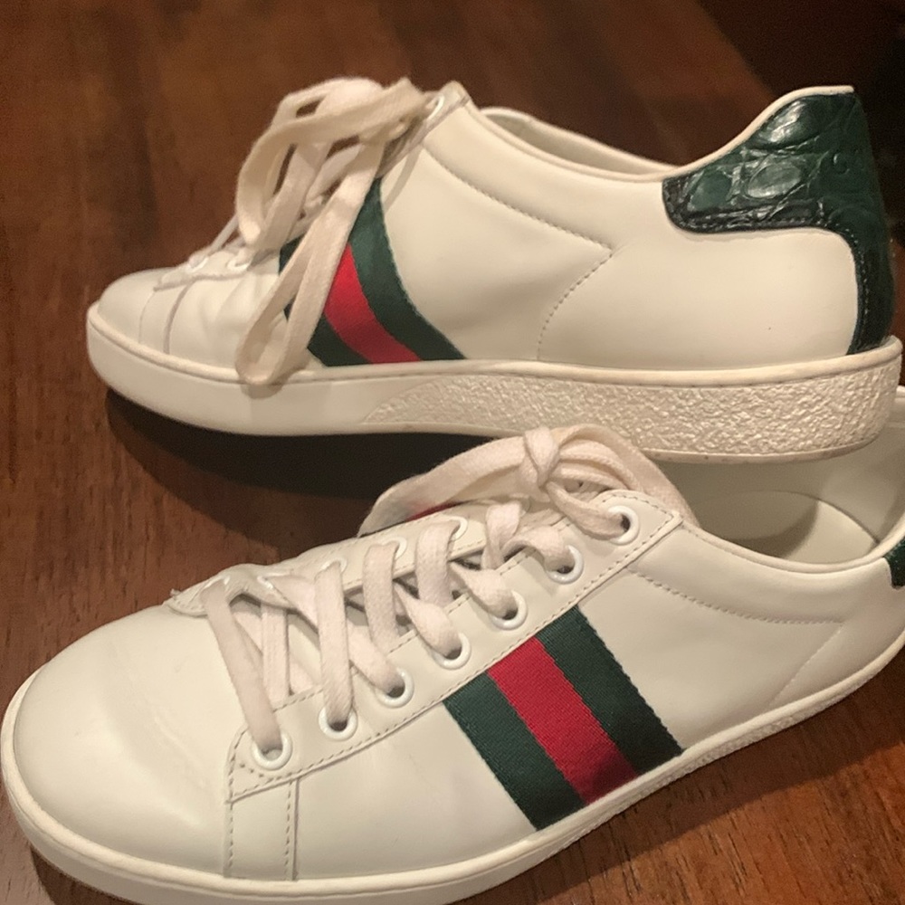 Gucci classic ace sneaker size 37, us 7,,retails new for $870